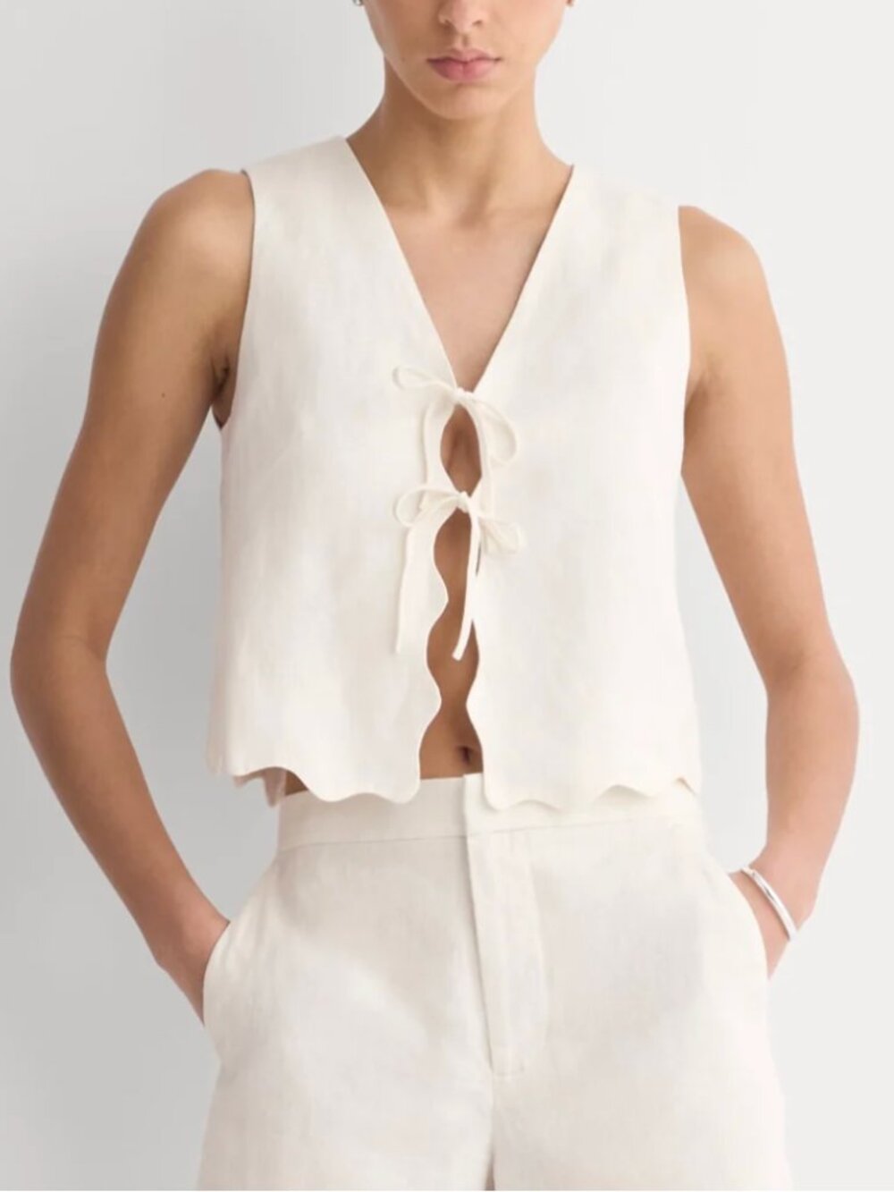 Everlane Tie-Front Scallop Tank in Linen Bone Size 4